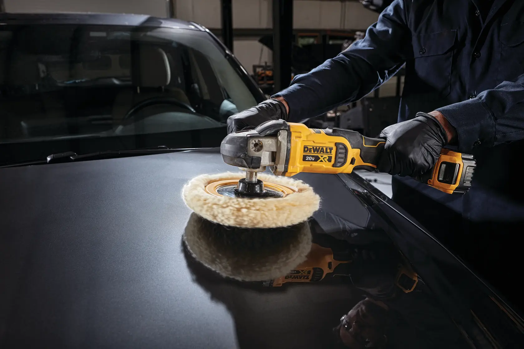 DEWALT® 20V MAX* XR® 7-in. Cordless Variable-Speed Rotary Polisher Kit