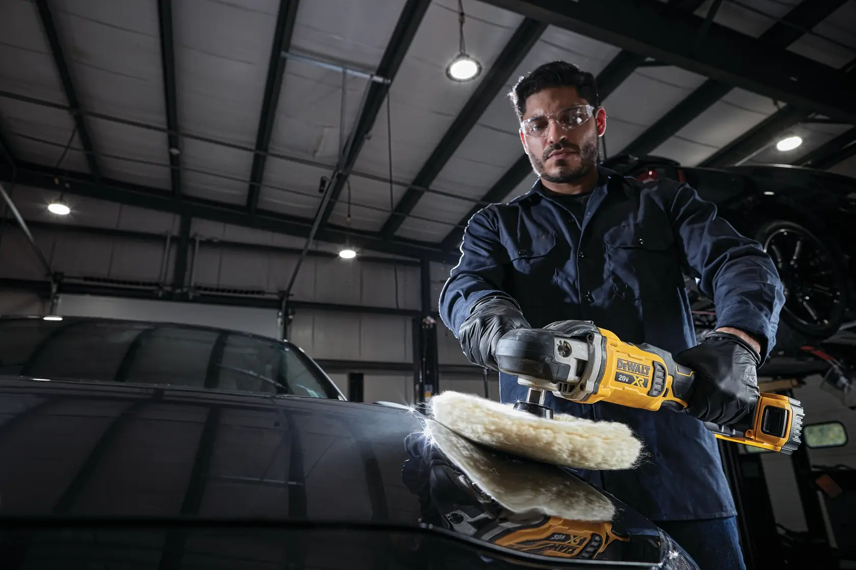 DEWALT® 20V MAX* XR® 7-in. Cordless Variable-Speed Rotary Polisher Kit