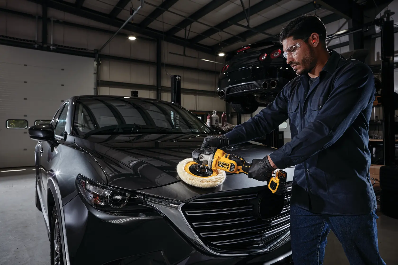 DEWALT® 20V MAX* XR® 7-in. Cordless Variable-Speed Rotary Polisher Kit