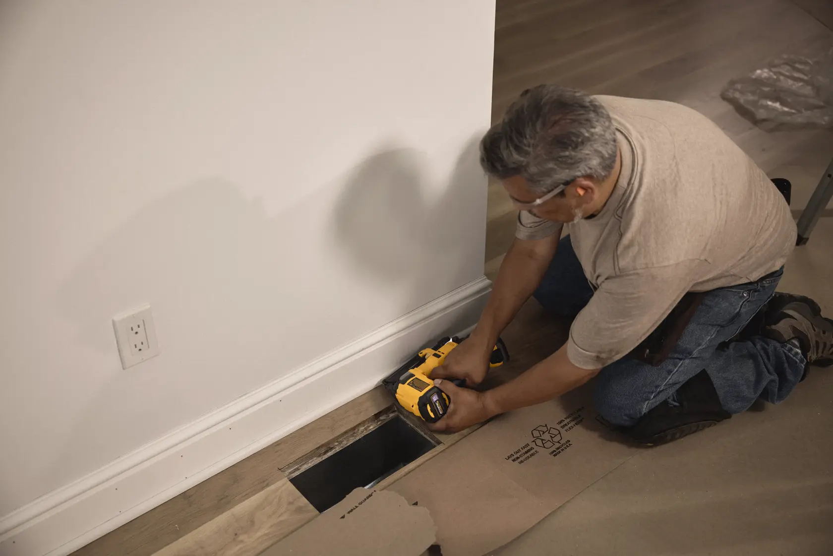 DEWALT® 20V MAX* ATOMIC™ COMPACT SERIES™ Brushless Cordless 23ga Pin Nailer (Tool Only)