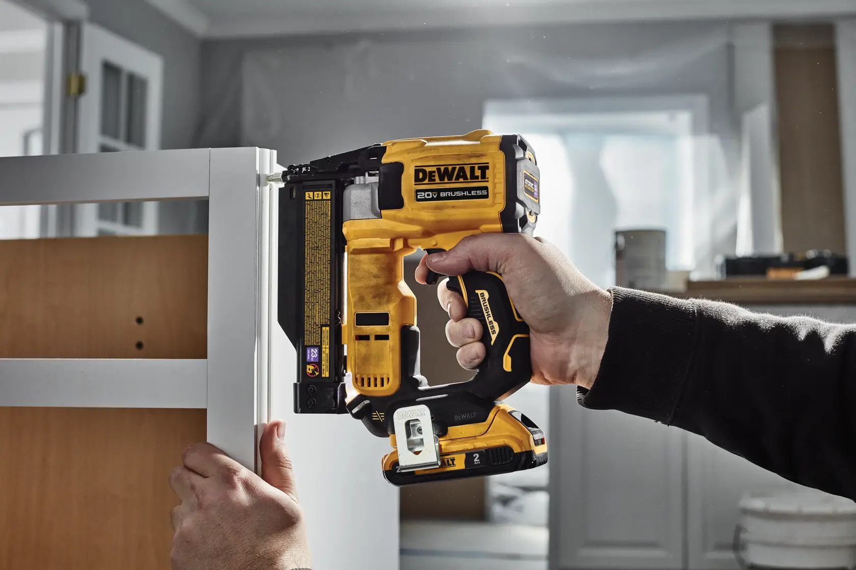 DEWALT® ATOMIC COMPACT SERIES™ 20V MAX* Brushless Cordless 23 Ga. Pin Nailer Kit