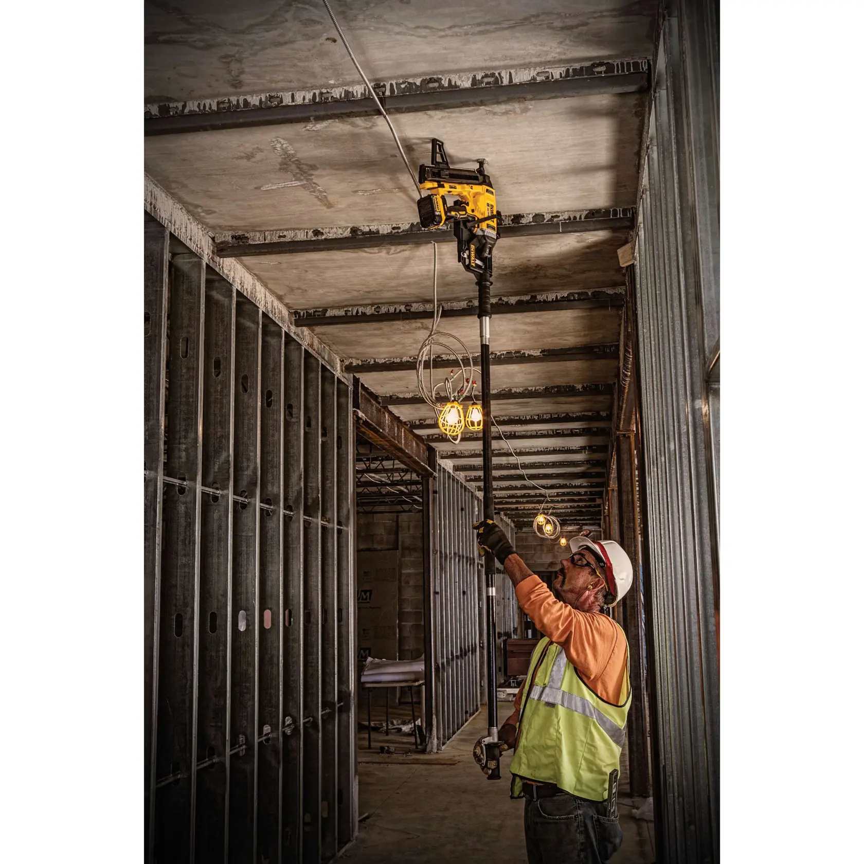 DEWALT® 20V MAX* XR® Cordless Concrete Nailer Kit