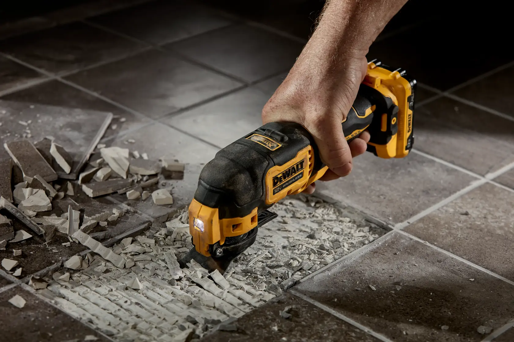 DEWALT® XTREME™ 12V MAX* Brushless Cordless Oscillating Tool Kit
