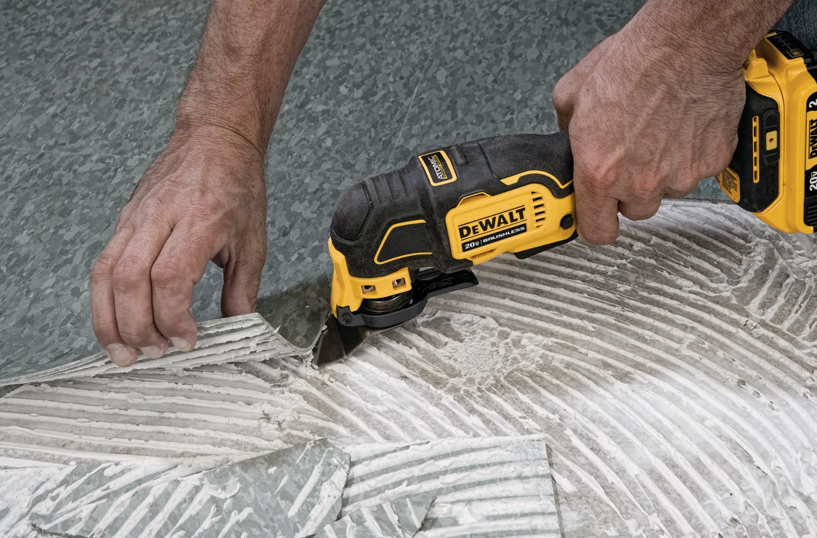 DEWALT® 20V MAX* ATOMIC™ Brushless Cordless Oscillating Multi-Tool (Tool Only)