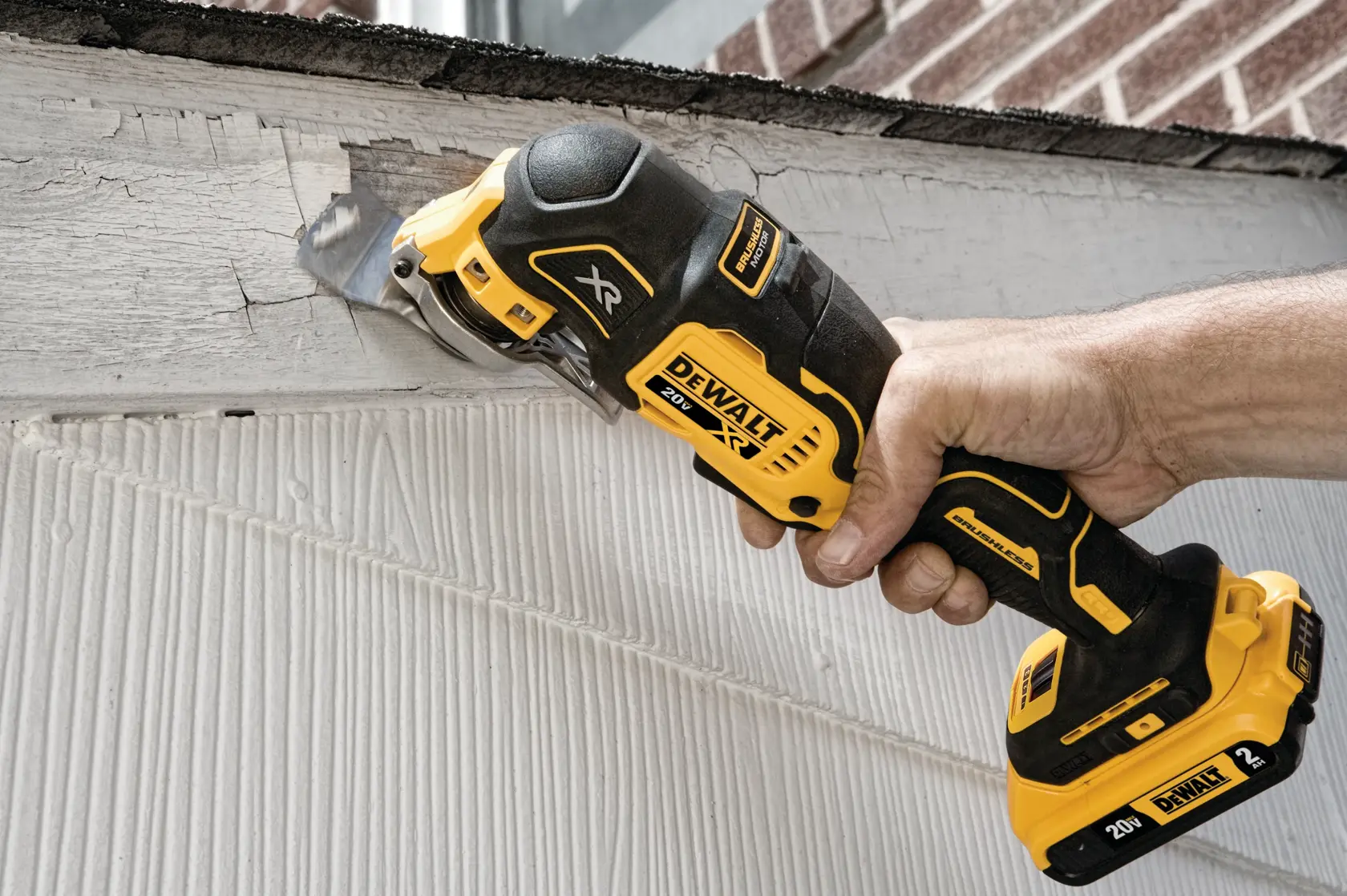 DEWALT® 20V MAX* XR® Brushless Cordless 3-Speed Oscillating Multi-Tool Kit (2.0 Ah Battery)