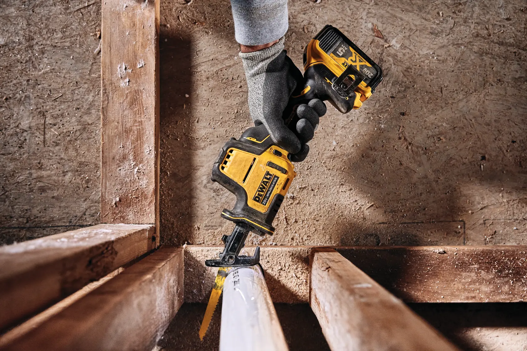 DEWALT® 20V MAX* ATOMIC™ Cordless One-Handed Reciprocating Saw Kit