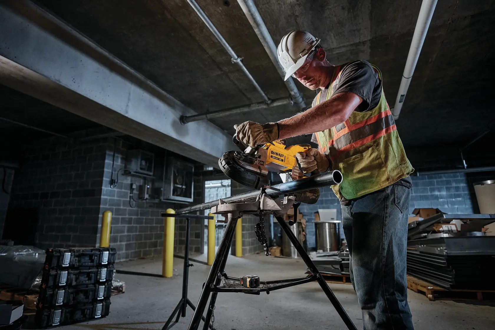 DEWALT® 20V MAX* 5-in. Dual Switch Band Saw Kit