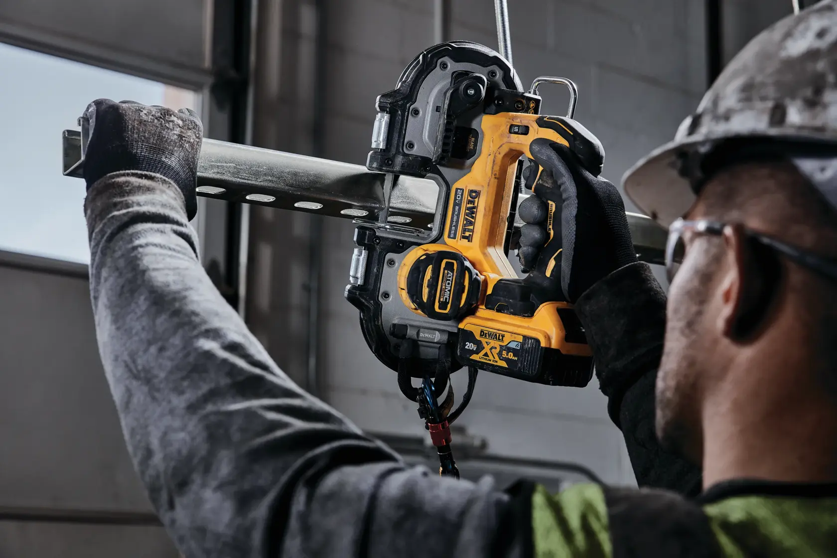 20V MAX* Atomic™ 1-3/4-In. Brushless Compact Band Saw (Tool Only)