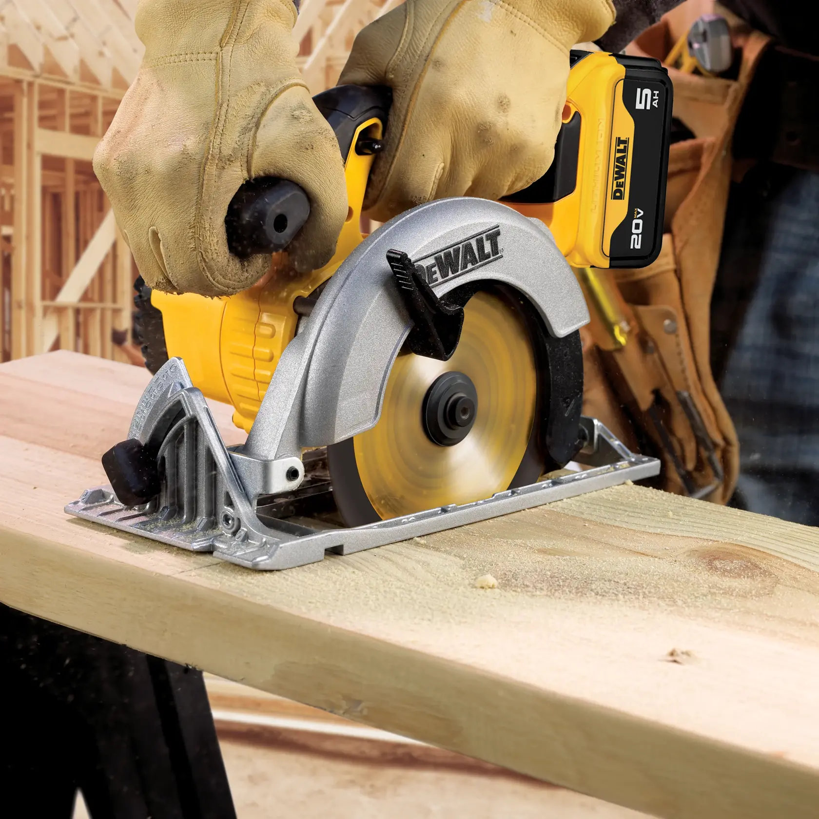 20V MAX* 6-1/2 in. Circular Saw Kit Application Image
