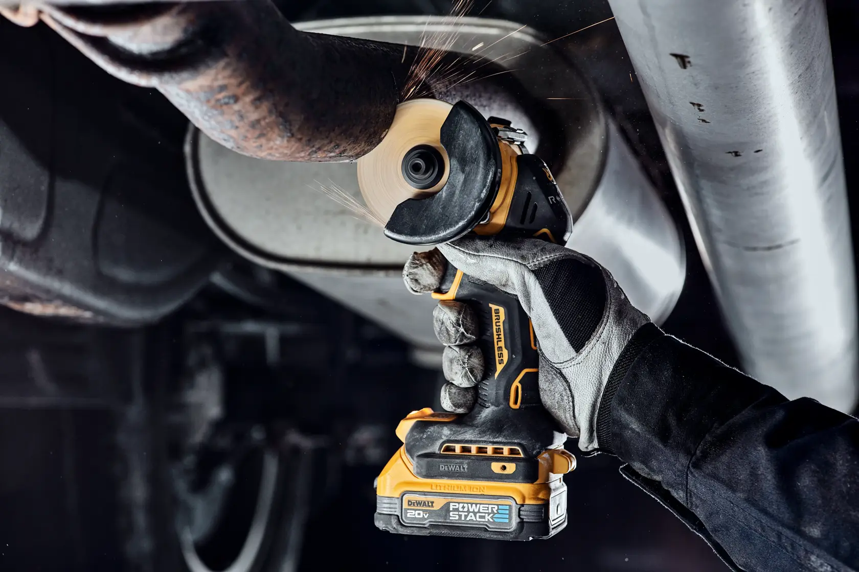 DEWALT® XR® 20V MAX* Brushless Cordless 3-in. Cut-Off Tool Kit