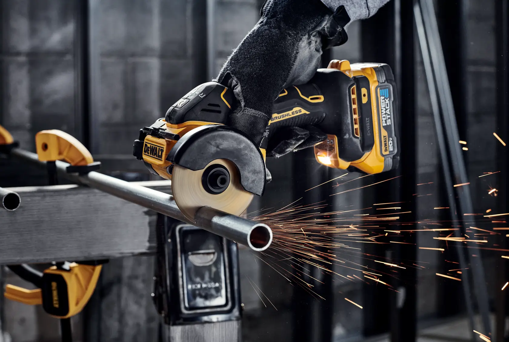 DEWALT® XR® 20V MAX* Brushless Cordless 3-in. Cut-Off Tool Kit