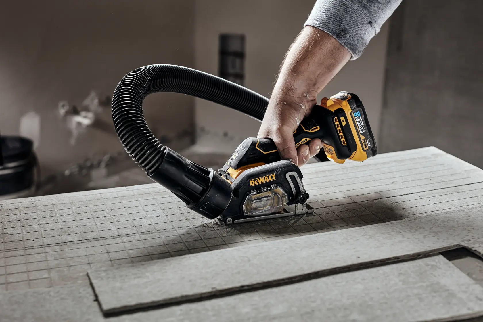 DEWALT® XR® 20V MAX* Brushless Cordless 3-in. Cut-Off Tool Kit