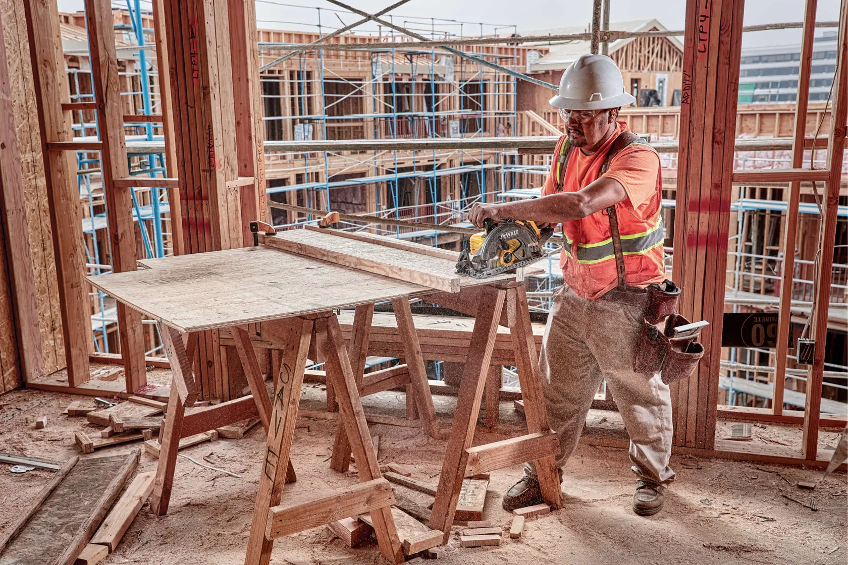 FLEXVOLT cordless worm drive style saw 9.0 AMP hours battery kit being used by person to cut wood.