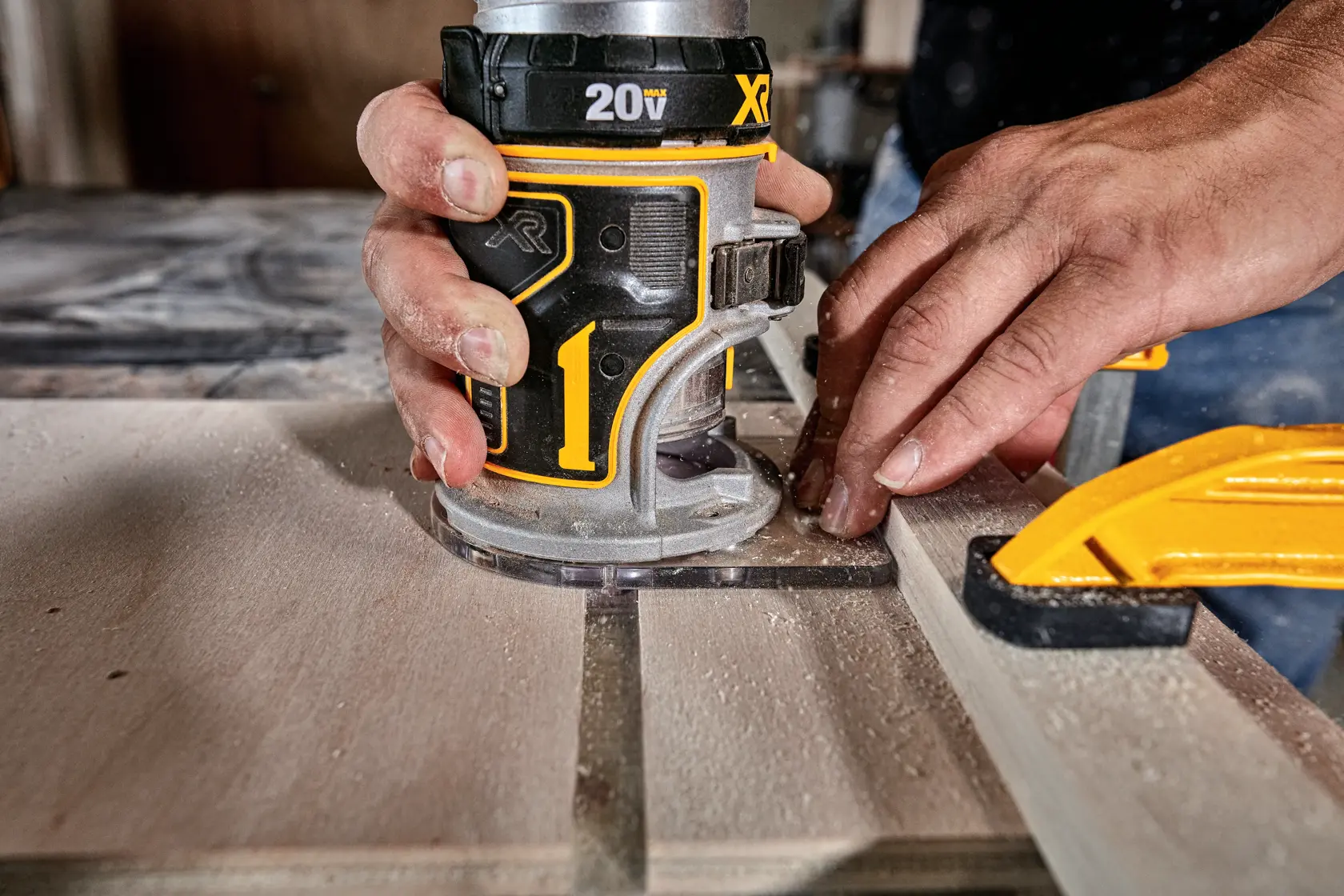 profile of Brushless Cordless Compact Router.