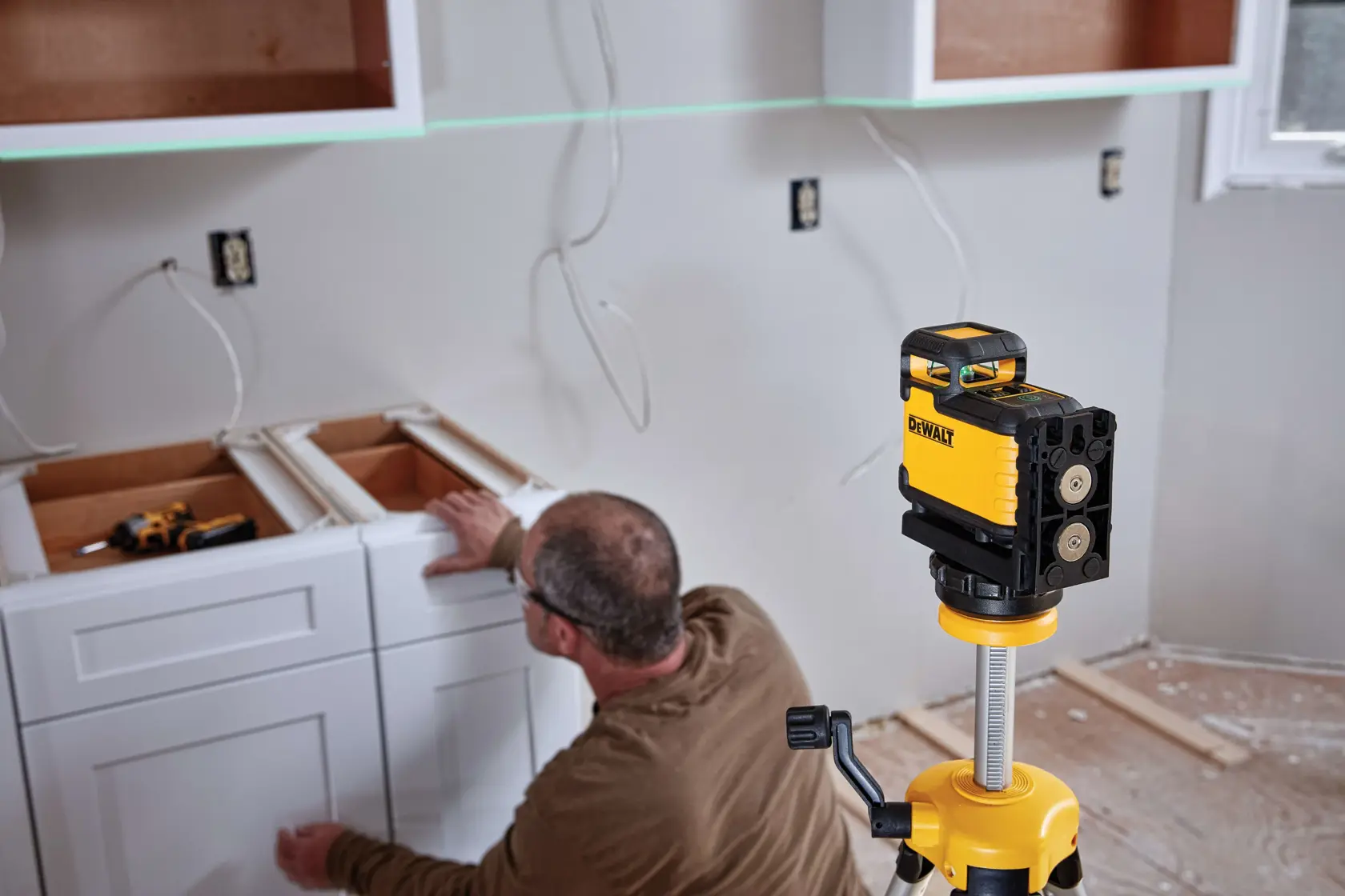 DEWALT® 360 Degree Green beam Cross Line Laser