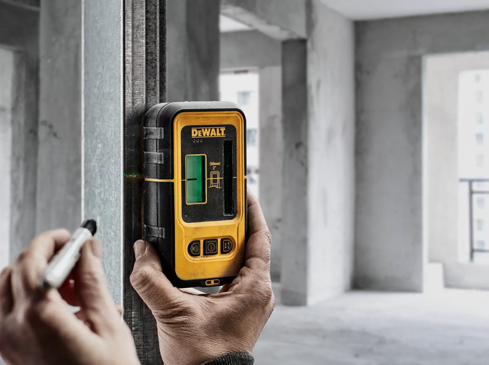 DEWALT® Green Laser Line Detector