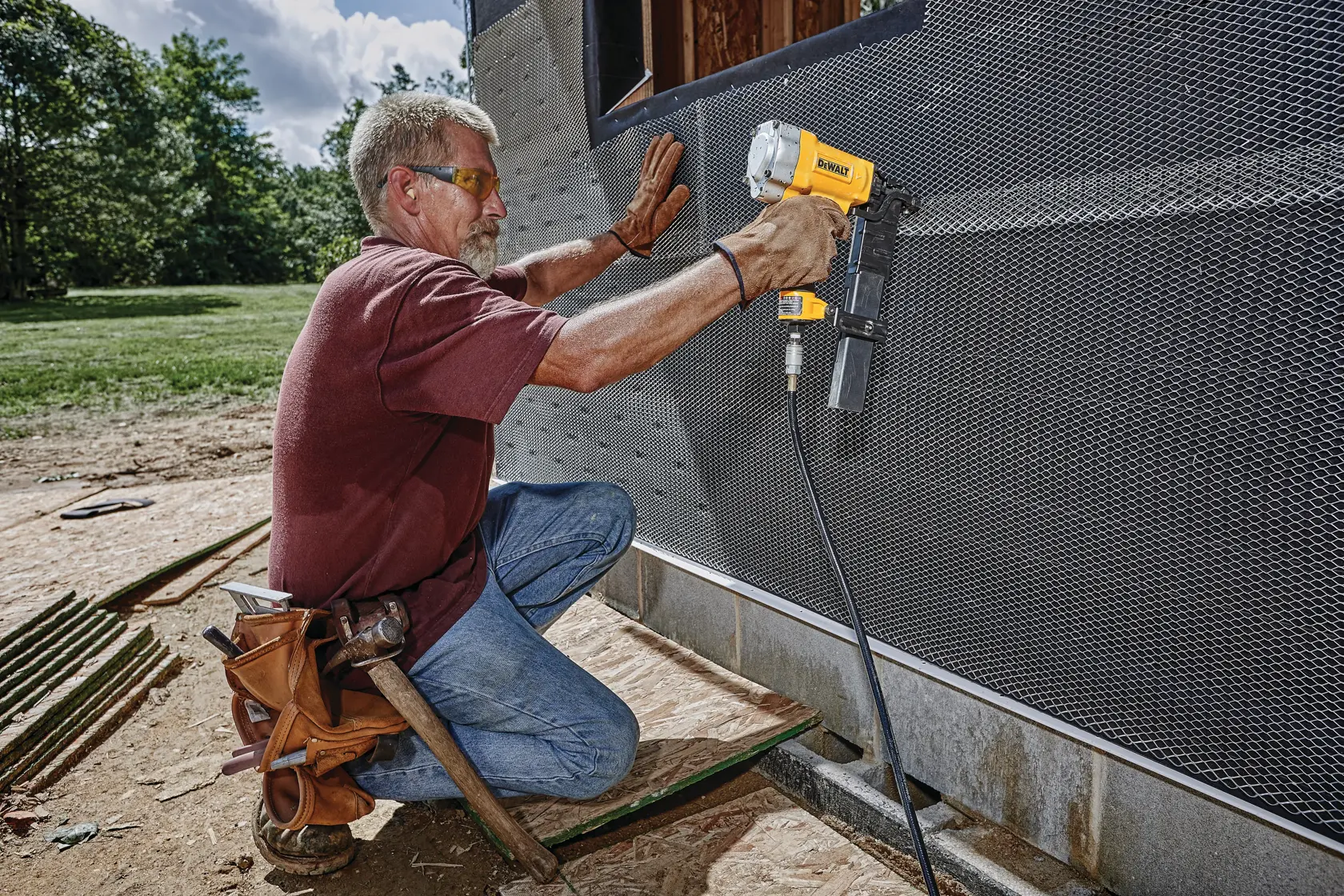 DEWALT® 16 GA Wide Crown Lathing Stapler