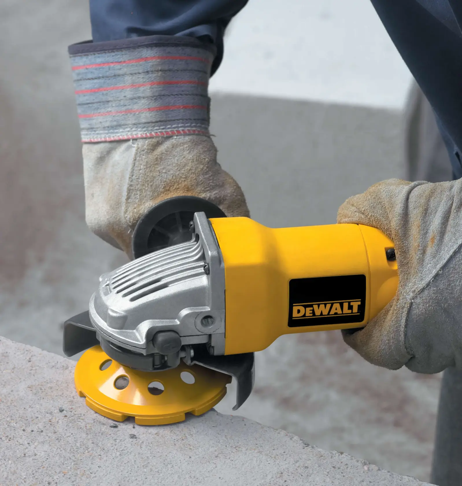 DEWALT® 4-in. (102mm) Single Row Diamond Cup Grinding Wheel