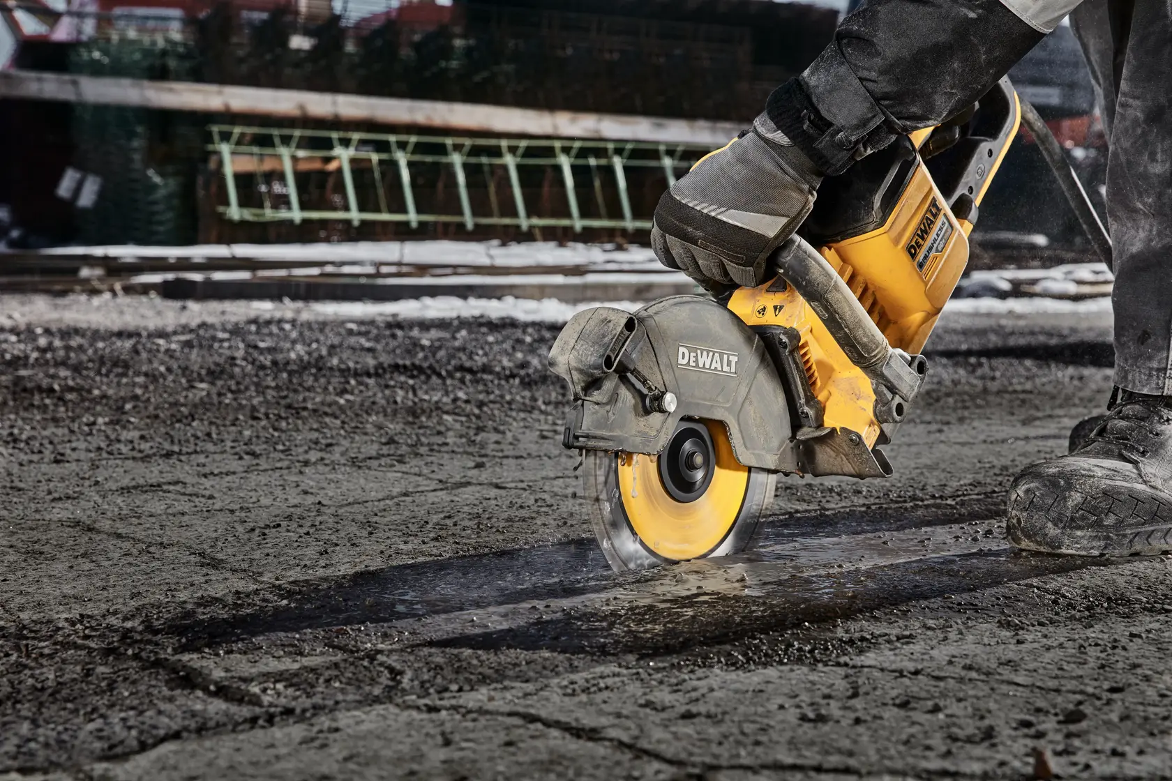 DEWALT® XP4™ 9-in. Asphalt Cut-Off Saw Segmented Diamond Blade