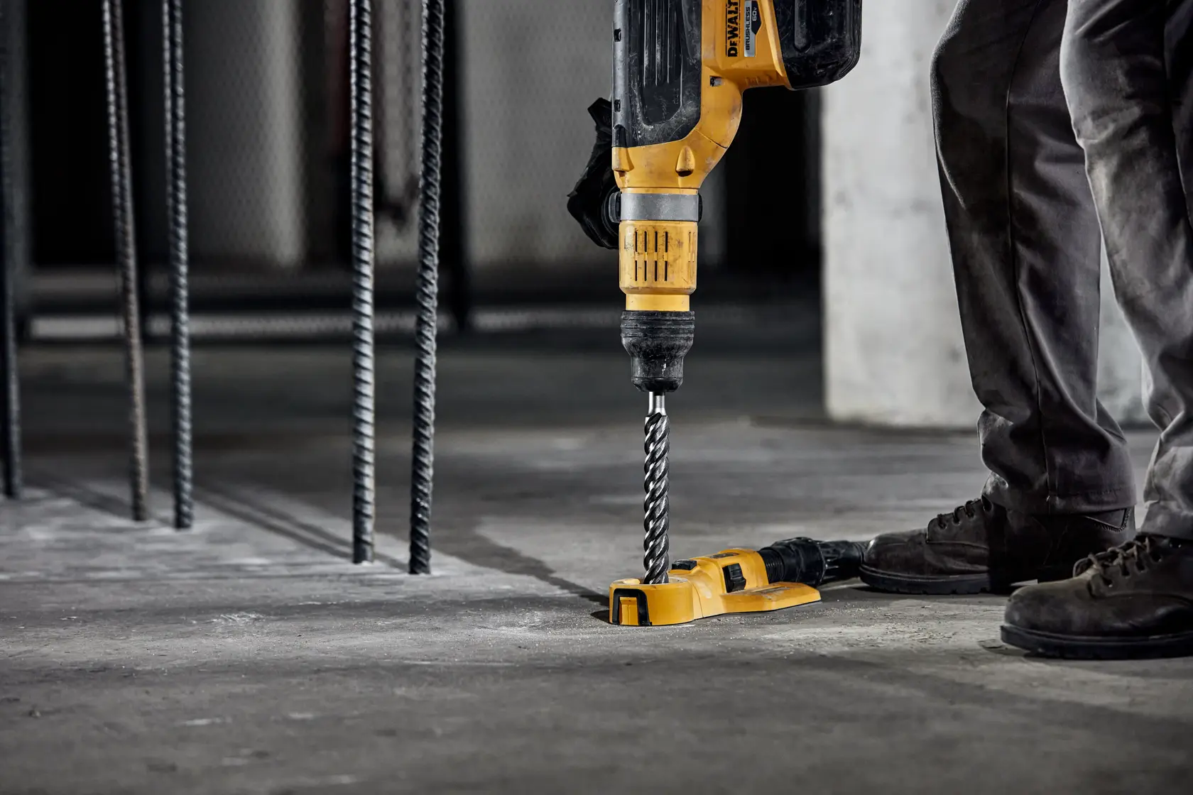 DEWALT® ELITE SERIES™ 1-1/8-in. x 10-in. x 15-in. SDS Max High Impact Carbide 4 Cutter Drill Bit