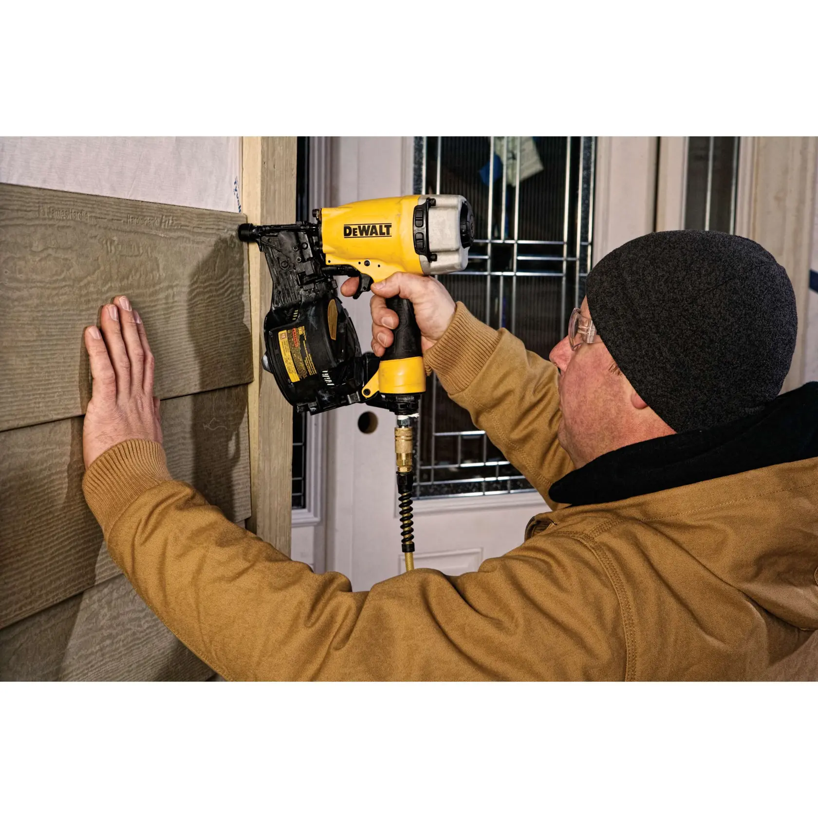 DEWALT® 15 ° Coil Siding and Fencing Nailer
