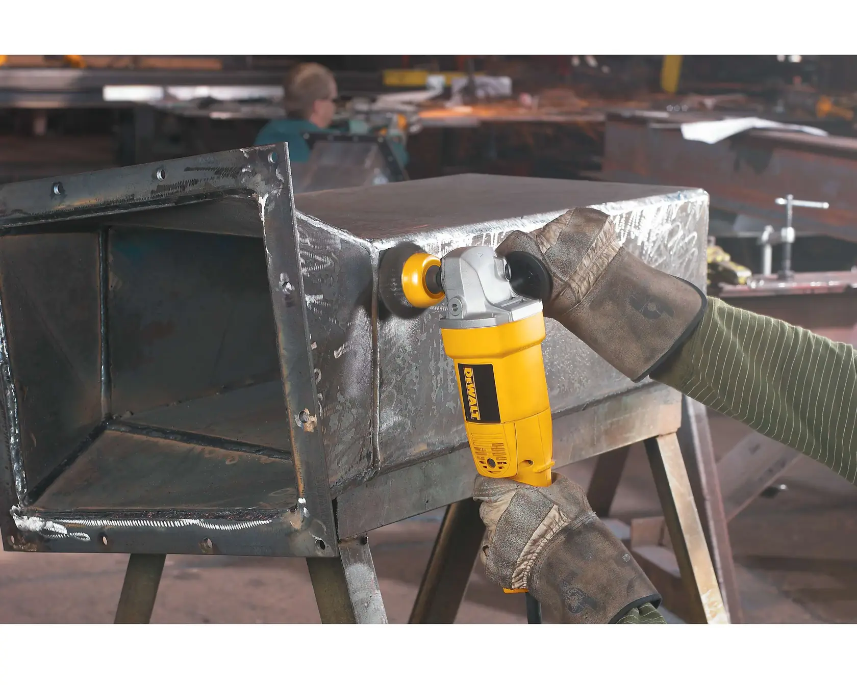 DEWALT® 5-in. (125mm) Medium Angle Grinder