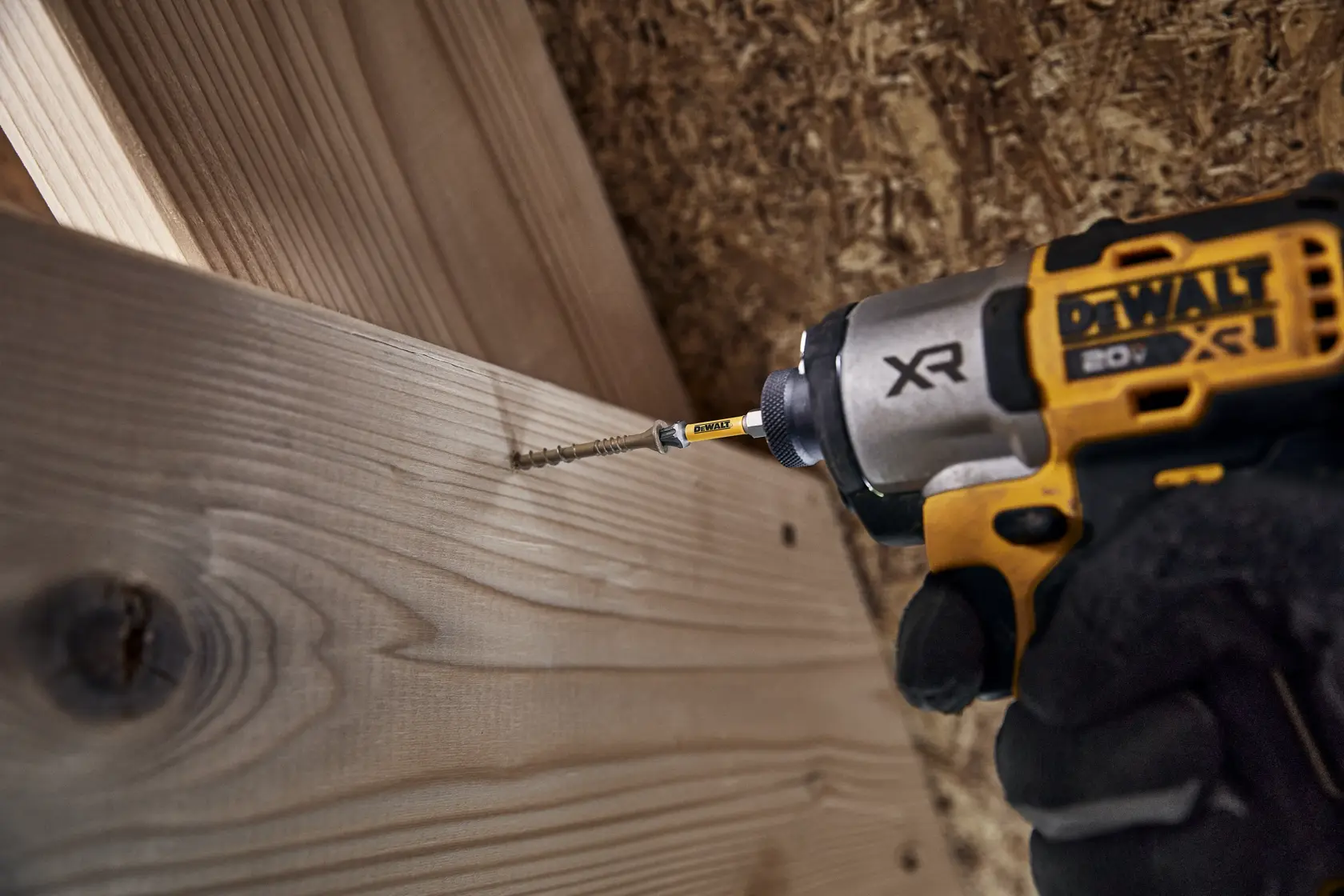 DEWALT MAXFIT ULTRA Fastening decking lumber together