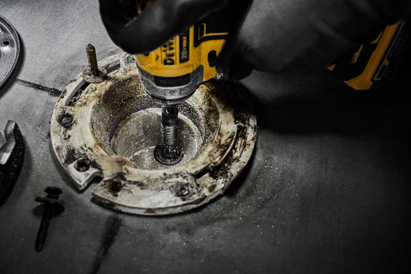 DEWALT Inside Pipe Cutter Feature and Benefit Video