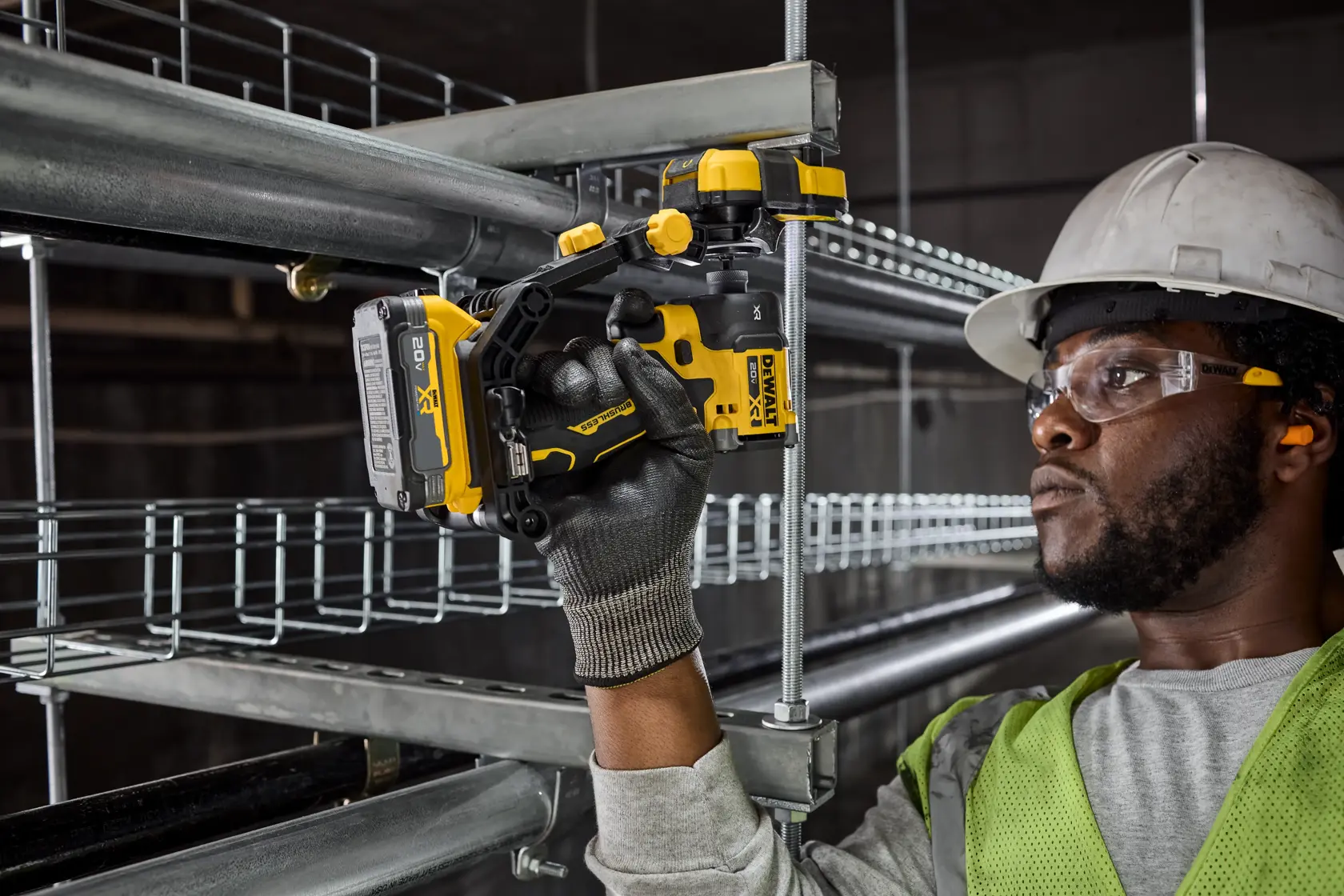 Nut Runner Attachment user lifting strut 