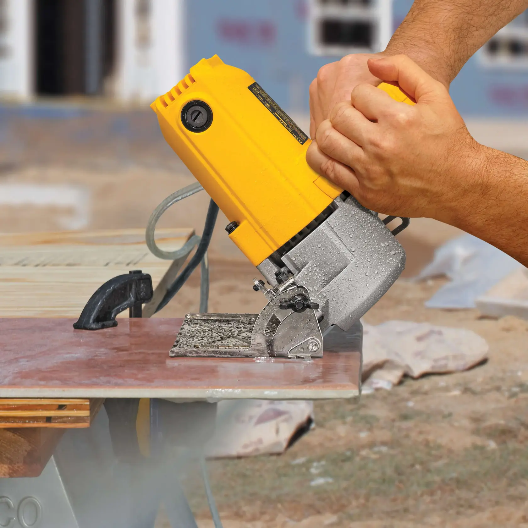 DEWALT® 4-3/8-in. Wet/Dry Handheld Tile Cutter