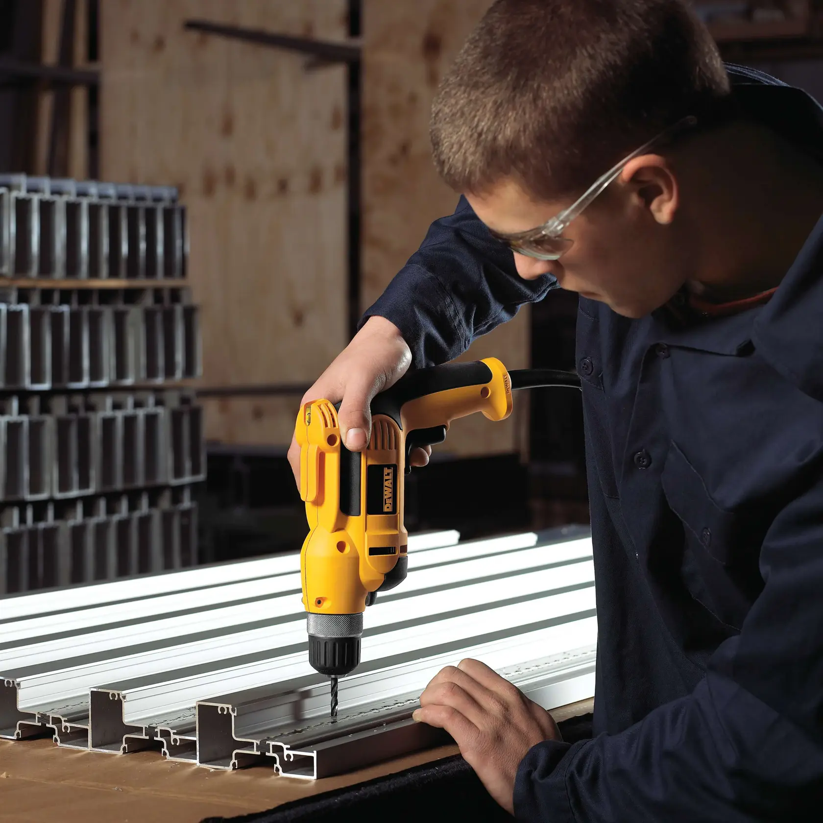 DEWALT® 3/8-in. (10mm) VSR™ Pistol Grip Drill with Keyless Chuck Kit