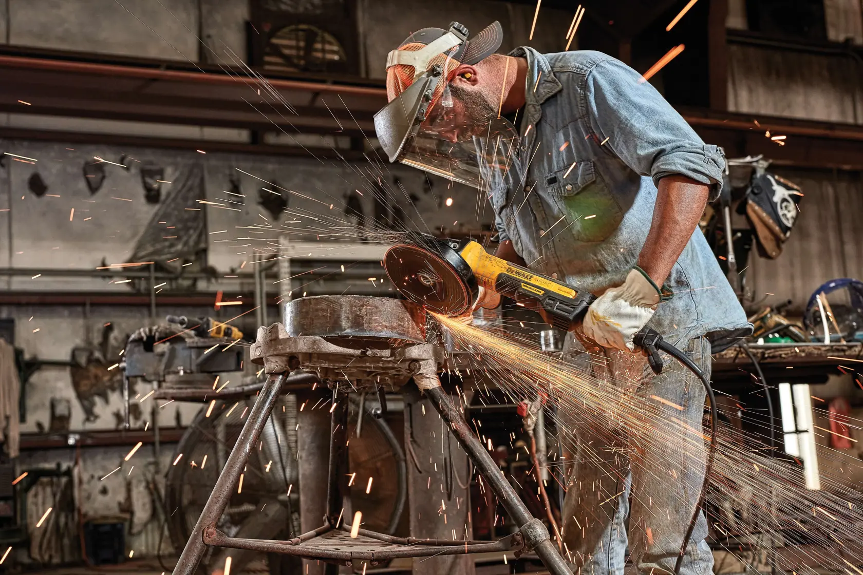 DEWALT® 7-in. (178mm) Brushless Small Angle Grinder, Rat Tail, with KICKBACK BREAK, No Lock, Pipeline Cover