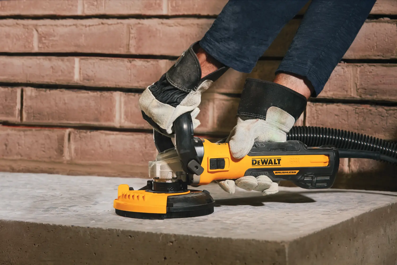 DEWALT® 5-in. (127mm) Brushless Surface Grinder with KICKBACK BREAK Kit