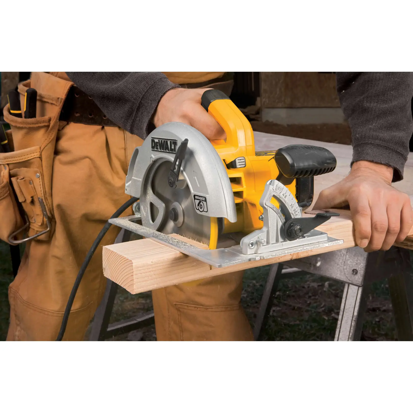 DEWALT® 7-1/4-in. Lightweight Circular Saw With Contractor Bag (Tool Only)