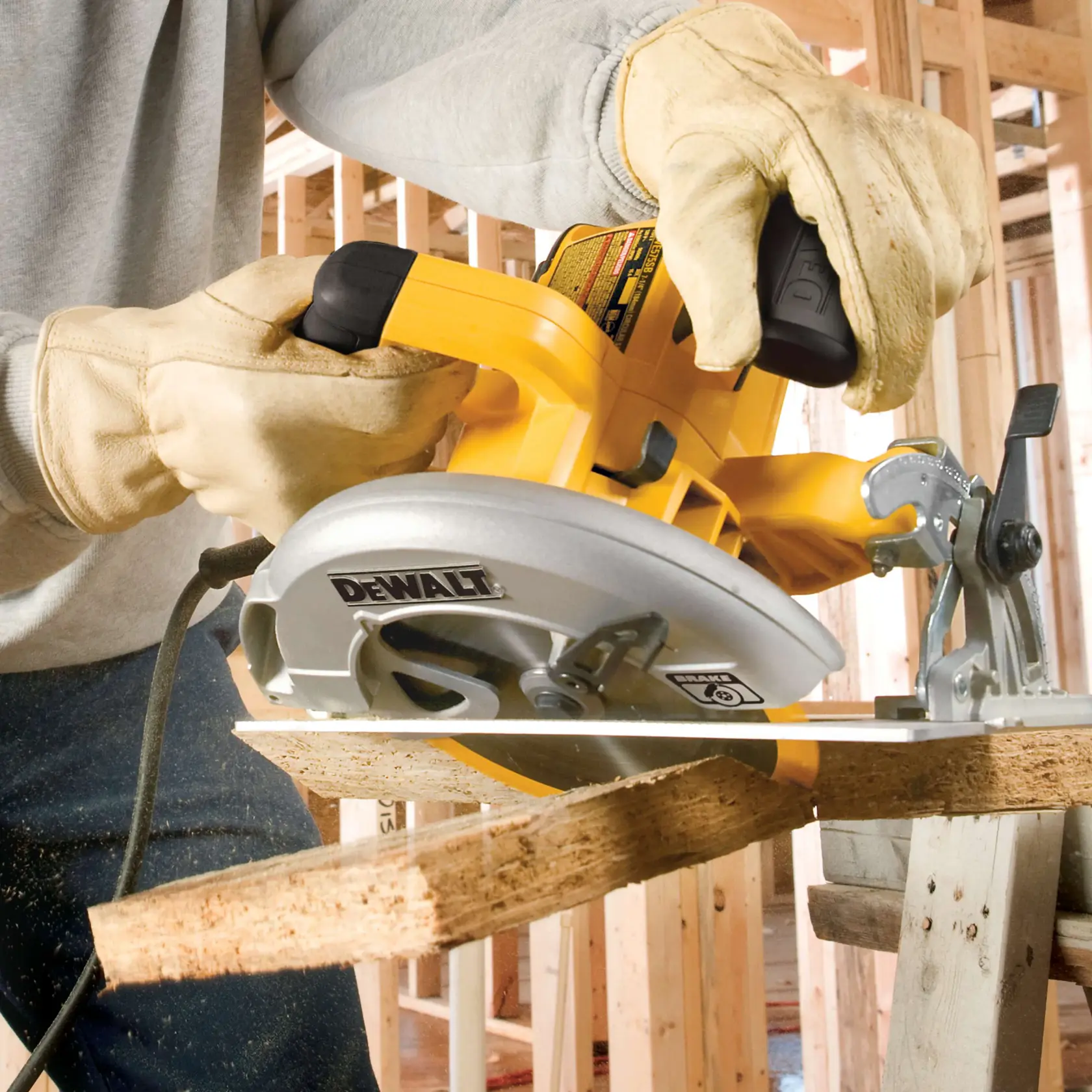 DEWALT® 7-1/4-in. Lightweight Circular Saw With Contractor Bag (Tool Only)