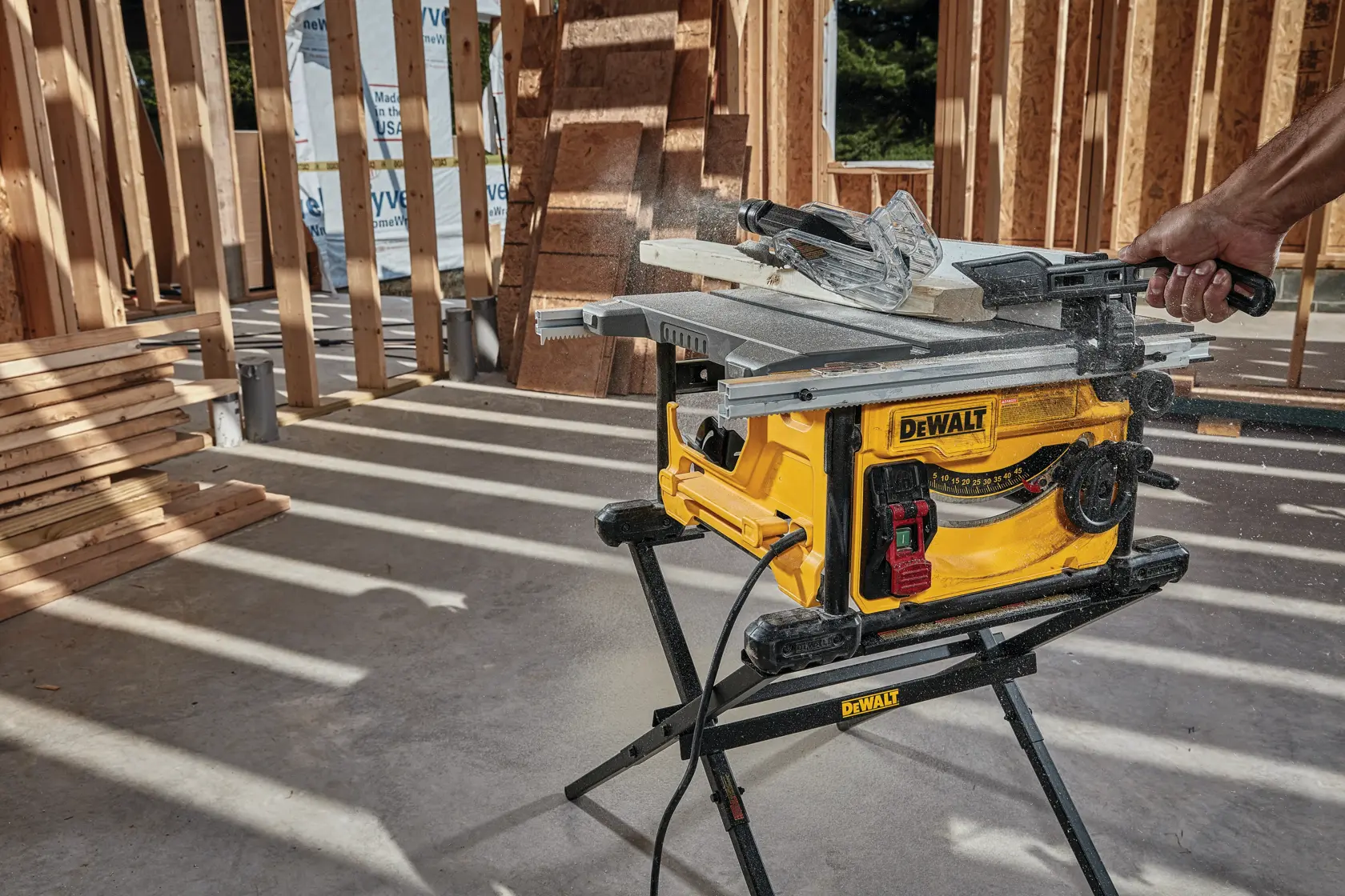 DEWALT® 15 Amp 8-1/4-in. Compact Portable Jobsite Table Saw