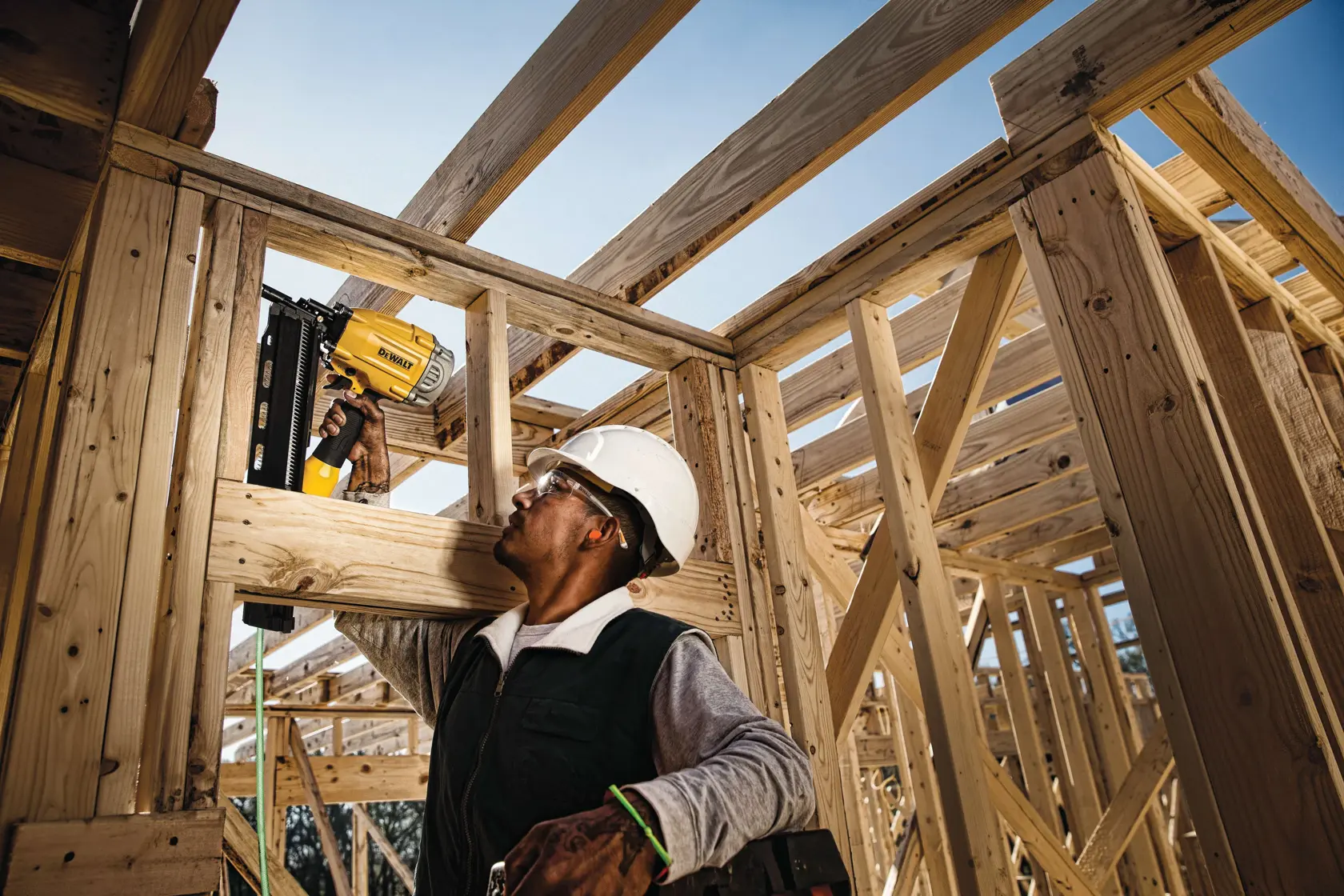 DEWALT® 21 Degree Plastic Round Head Framing Nailer