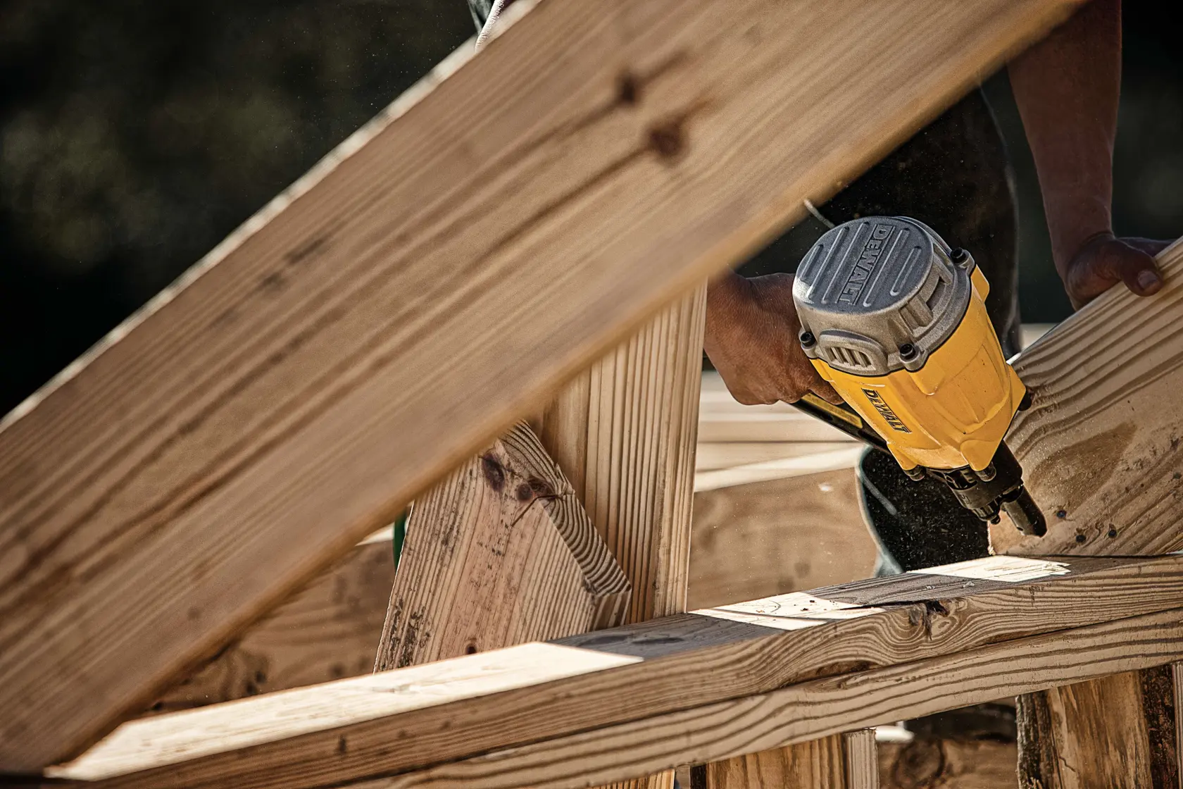 DEWALT® 21 Degree Plastic Round Head Framing Nailer