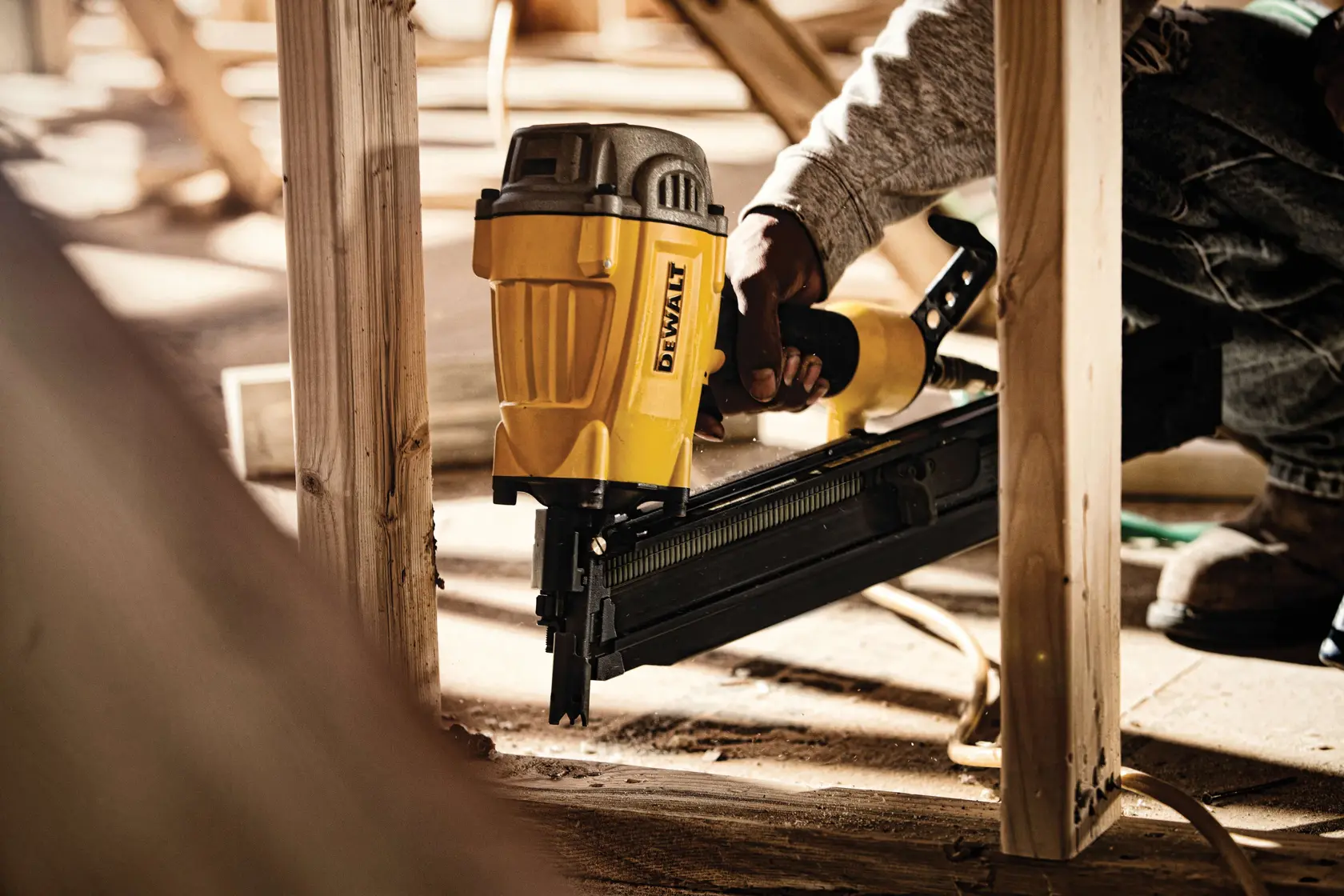 DEWALT® 28 Degree Wire Weld Framing Nailer