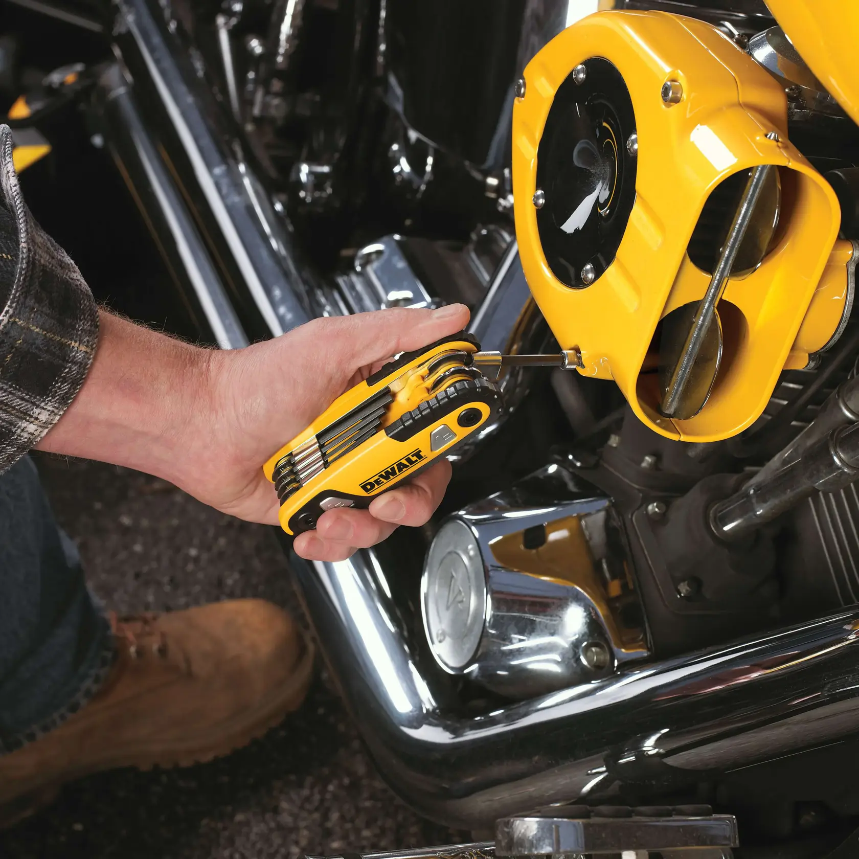 Folding Locking Hex Key S A E in use.