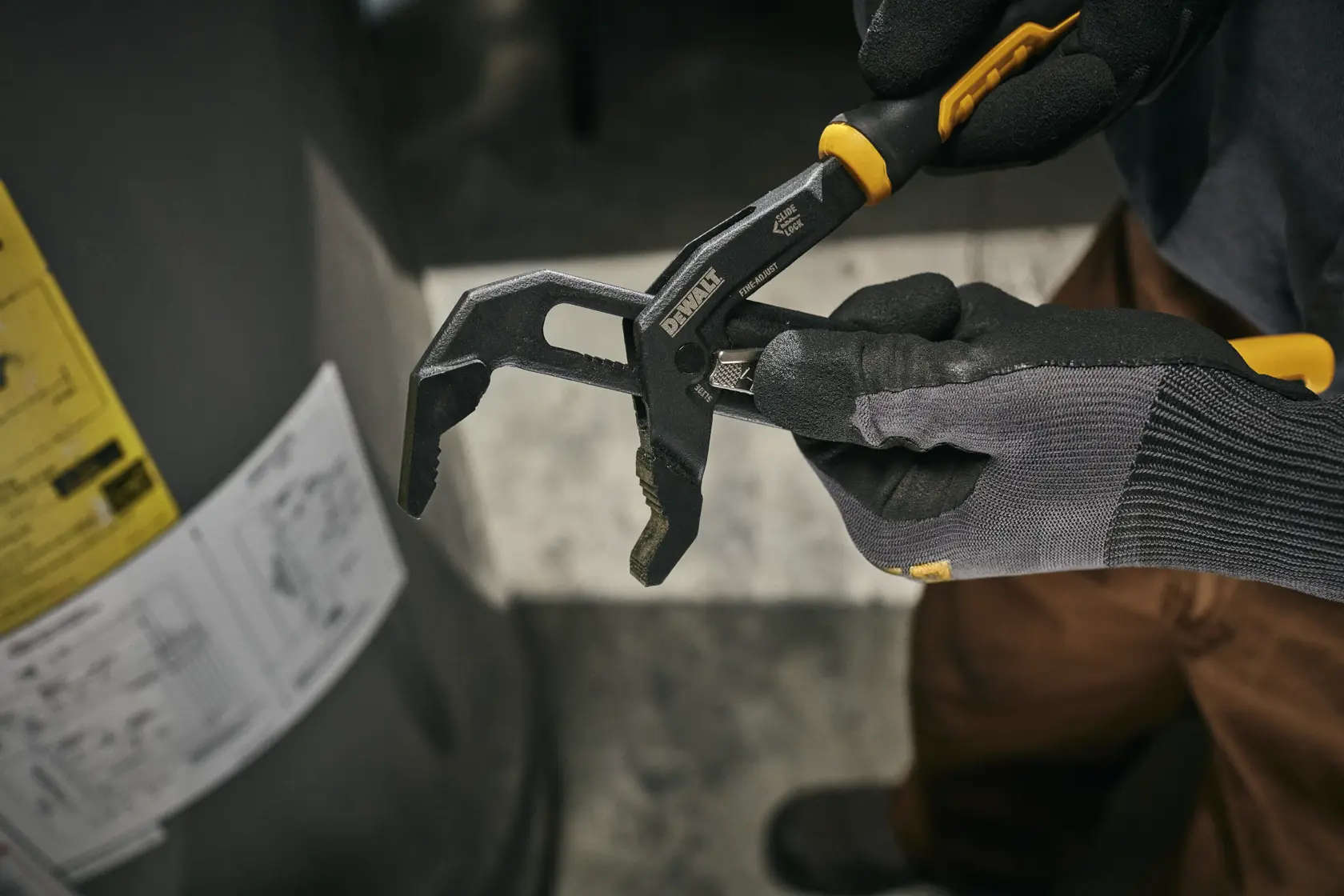 DEWALT Slidelock Pliers adjustable jaws