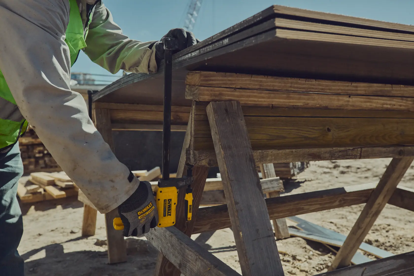 DEWALT TOUGHSERIES™ hybrid clamp clamping plywood sheets