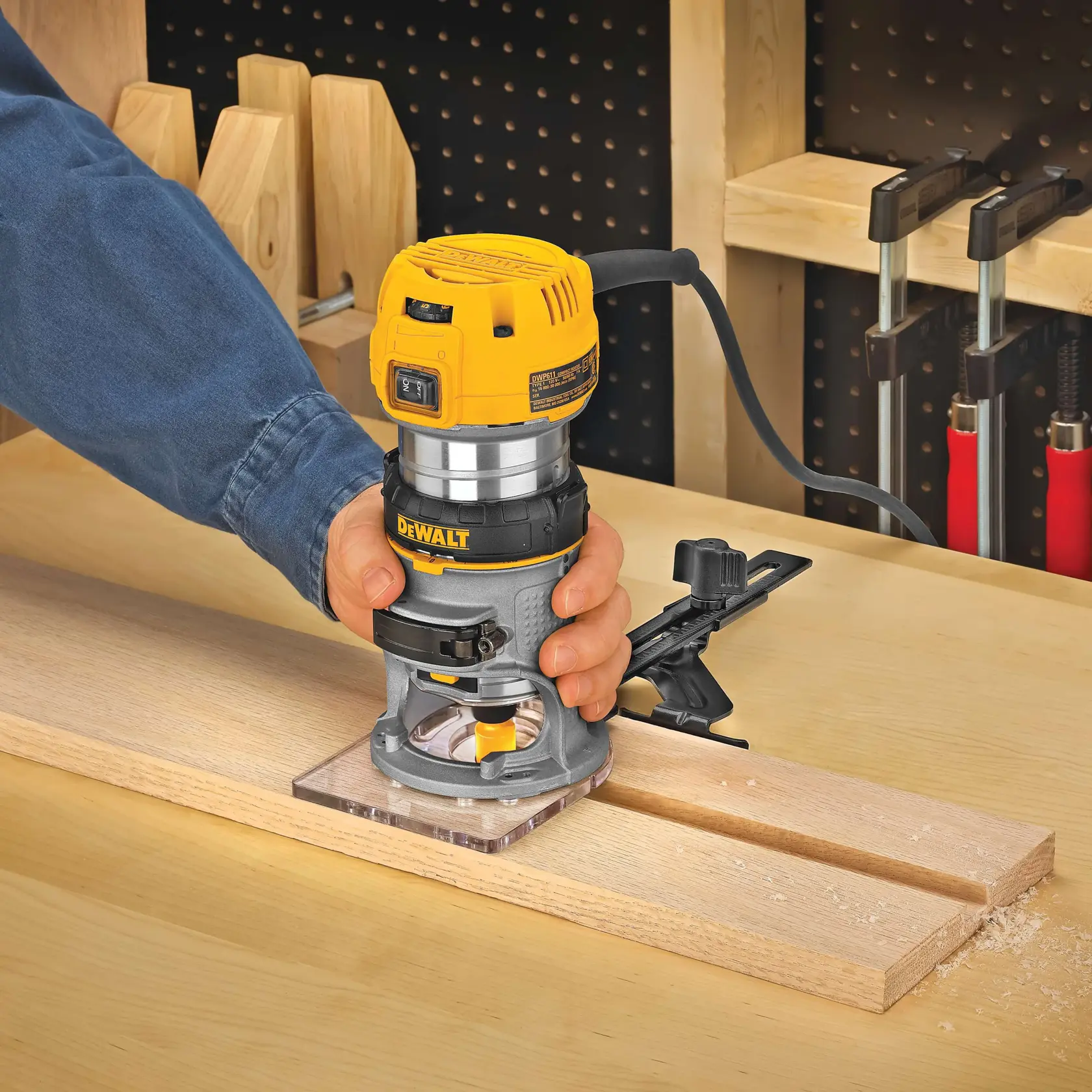 DEWALT® 1-1/4 HP Max Torque Variable Speed Compact Router
