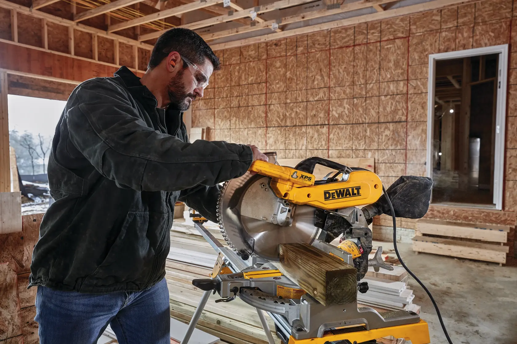 DEWALT® 15 Amp 12-in. Double-Bevel Compound Miter Saw with CUTLINE™ Blade Positioning System