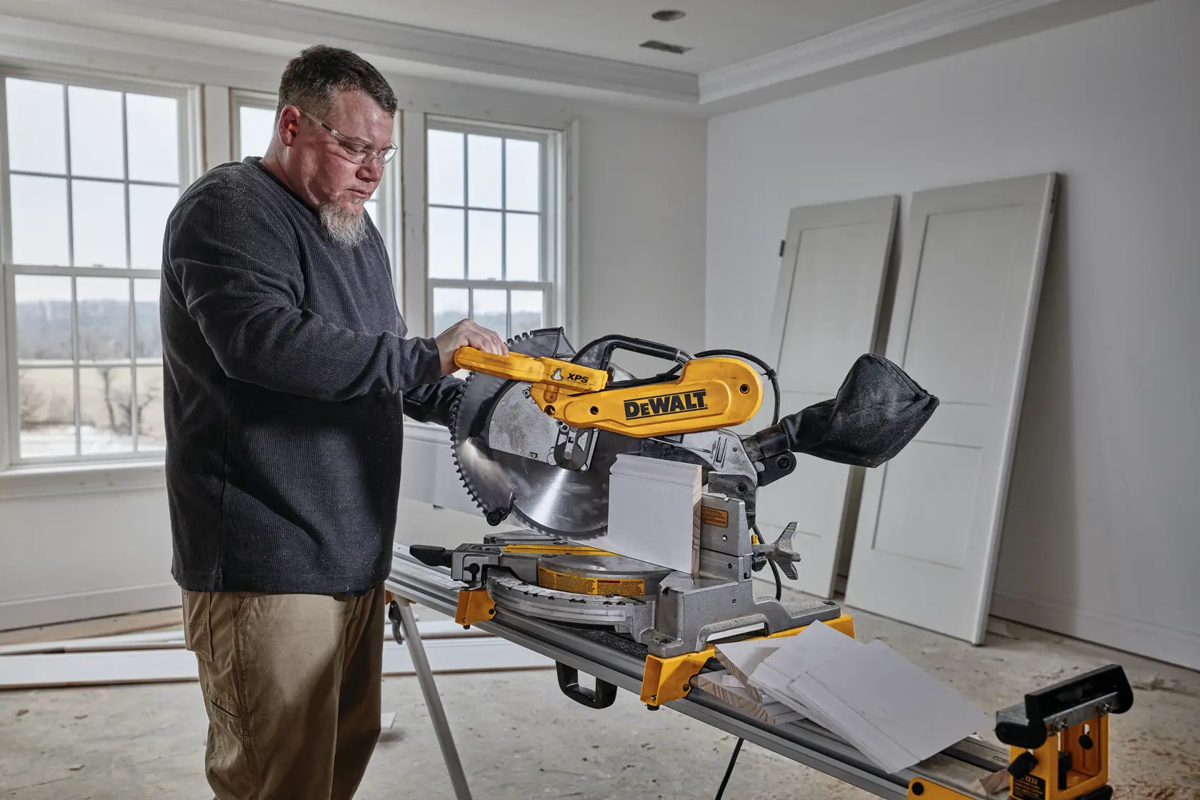 DEWALT® 15 Amp 12-in. Double-Bevel Compound Miter Saw with CUTLINE™ Blade Positioning System