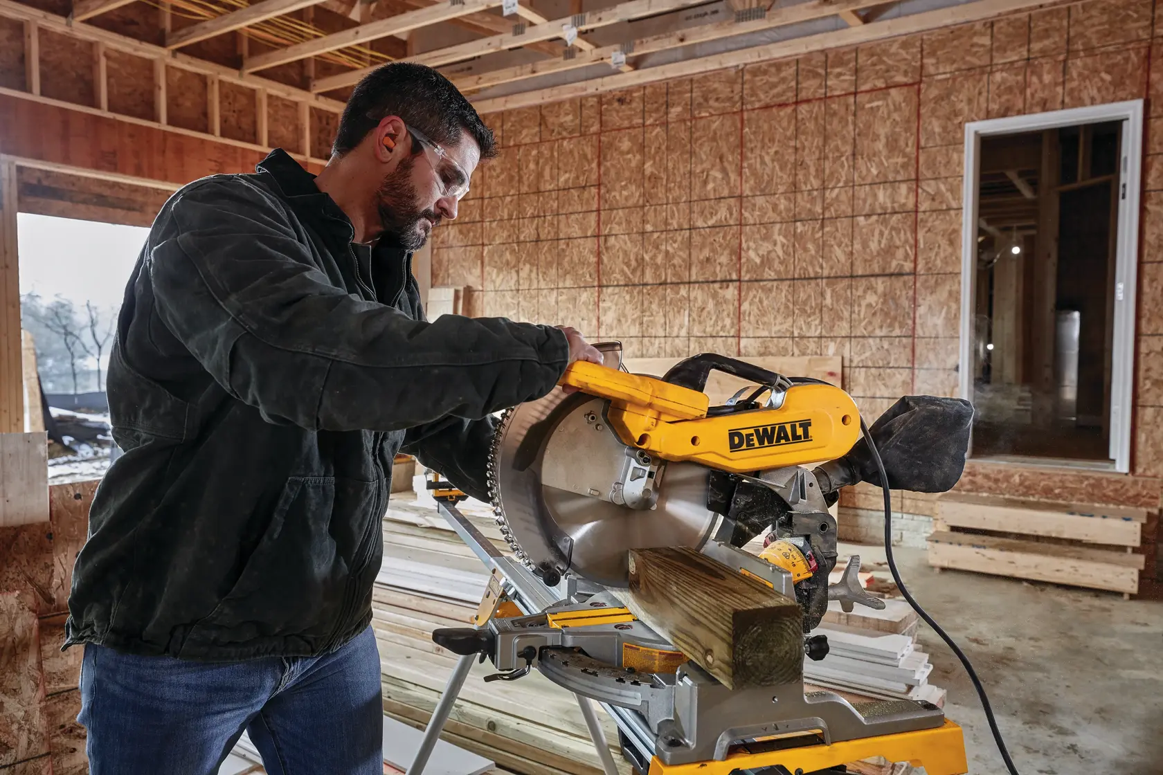 DEWALT® 15 Amp 12-in. Double-Bevel Compound Miter Saw