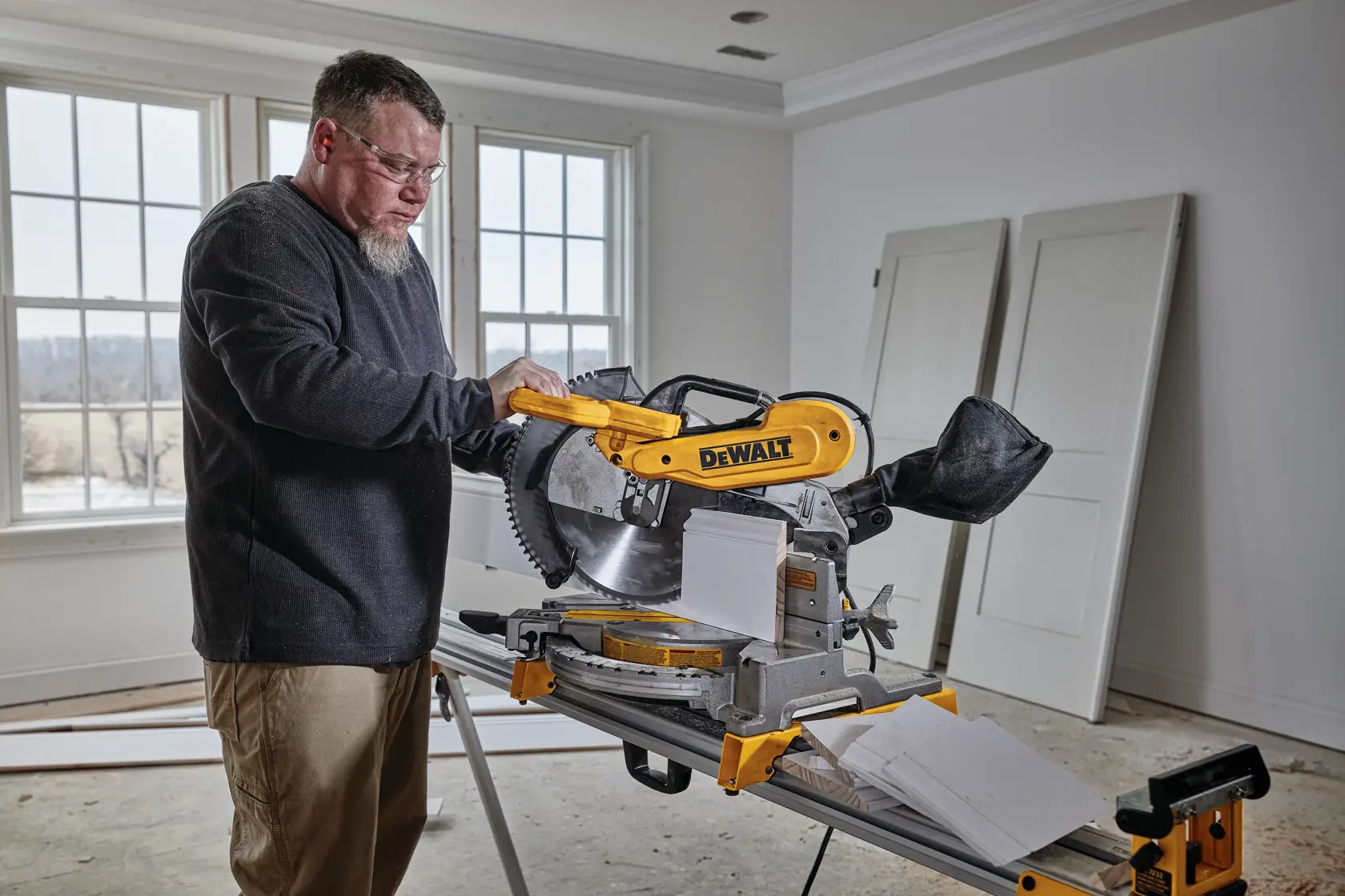 DEWALT® 15 Amp 12-in. Double-Bevel Compound Miter Saw