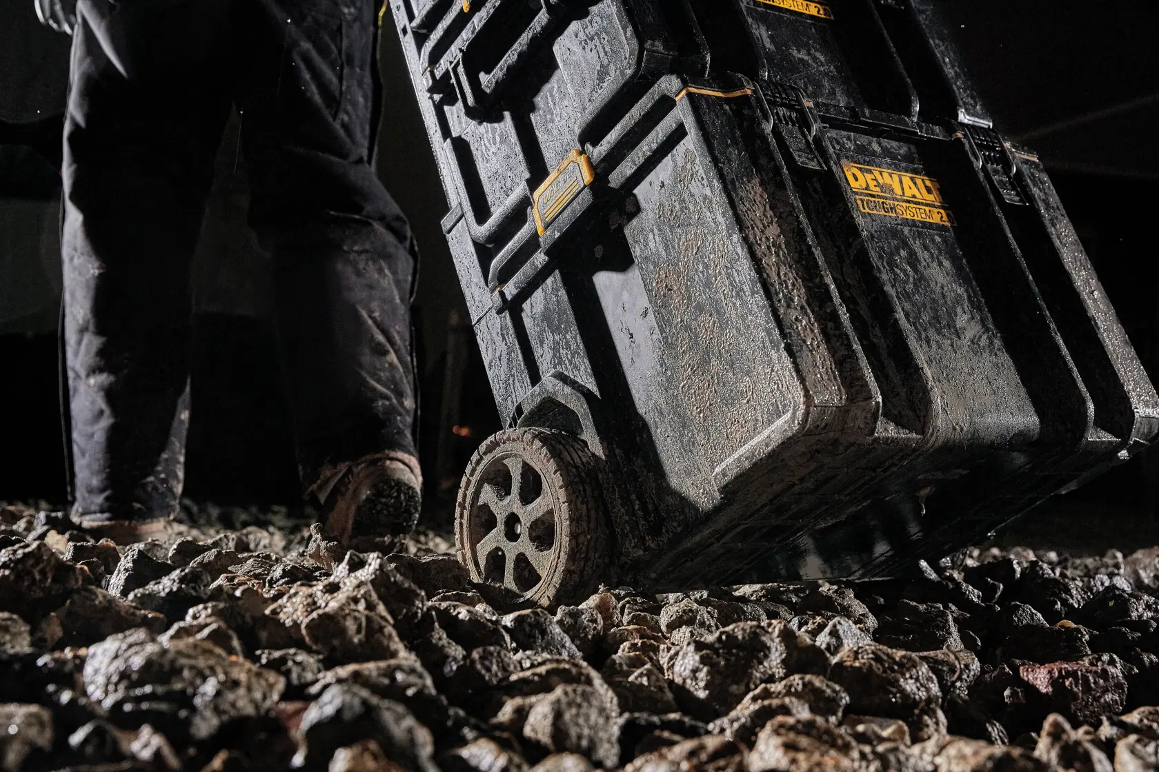 DEWALT® TOUGHSYSTEM 2.0 24-in. (610mm) Rolling Tool Box