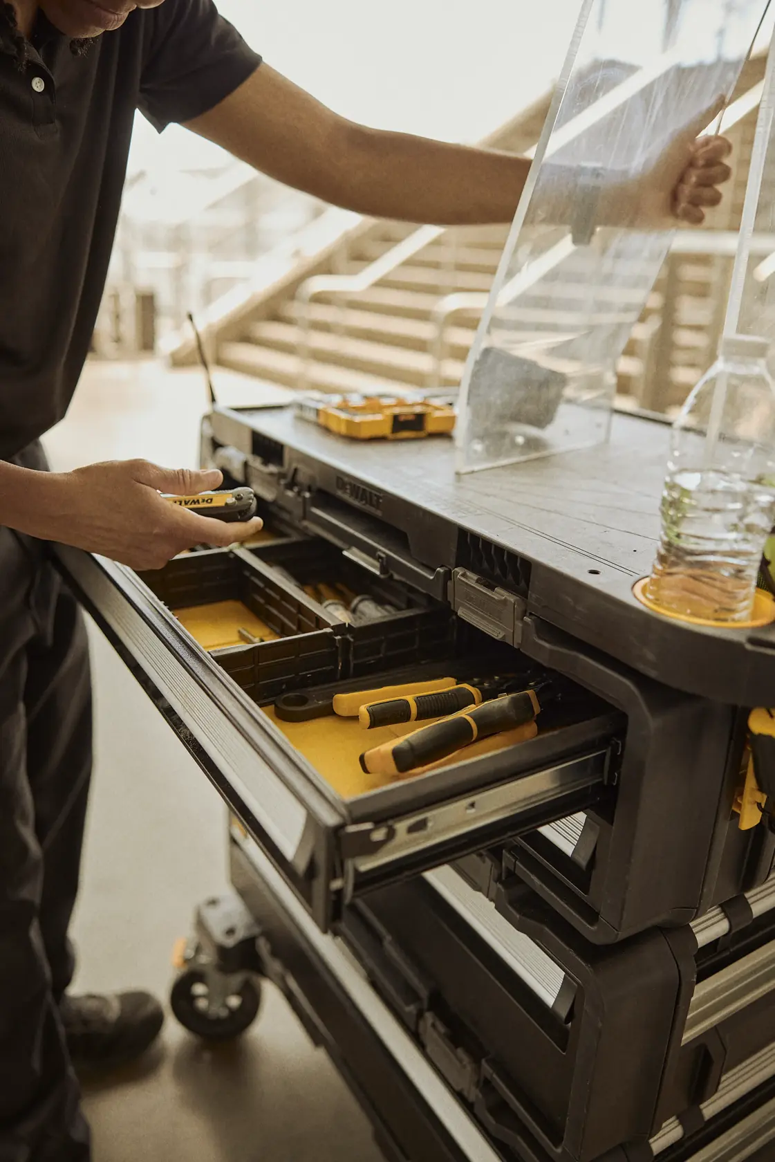 A user grabbing a tool out of a TOUGHSYSTEM® 2.0 DXL™ drawer
