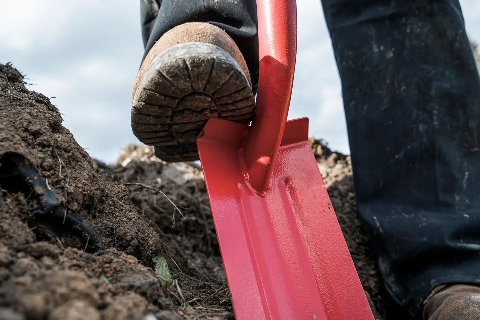 49 inch Fiberglass Handle Clean-Out Shovel close up being pushed into dirt